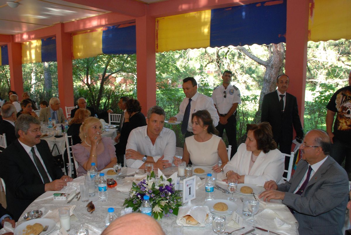 Sadettin Saran, Kırıkkale\'de Düğün Yemeği Verdi