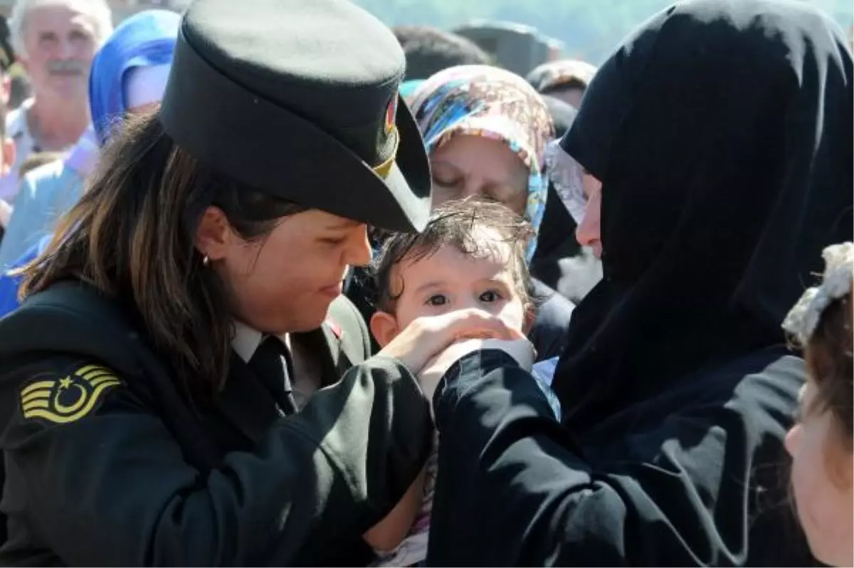 Şehit Askerin Cenazesi, Slogansız Törenle Toprağa Verildi