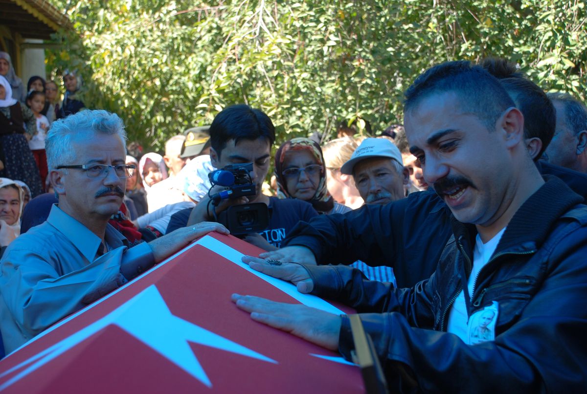 Şehit Eriç\'in Cenazesi Baba Evine Getirildi