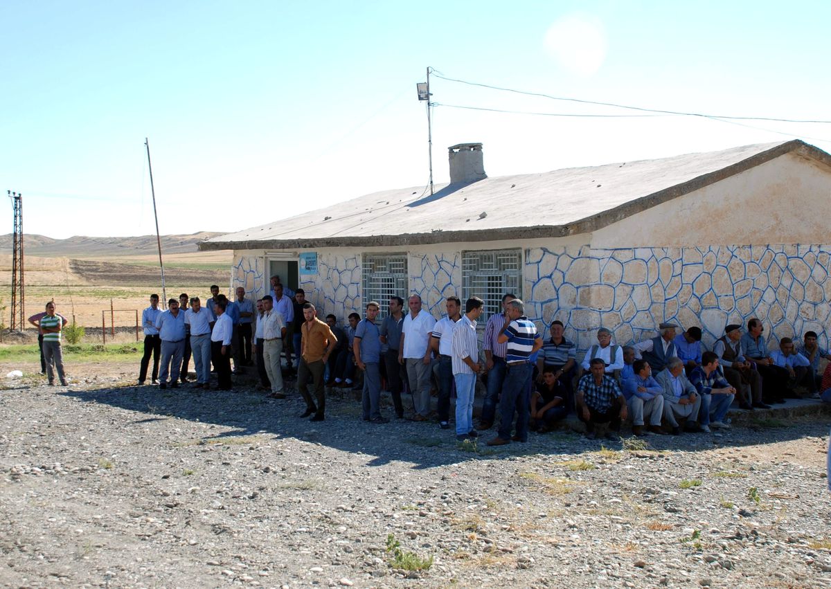 Şehit Polis Memurunun Evine Ateş Düştü