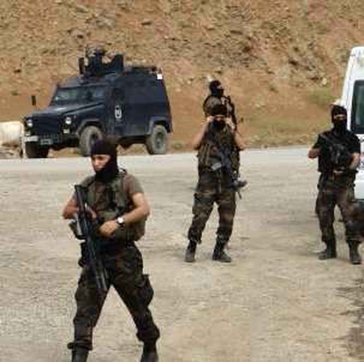 Şemdinli\'de Güvenlik Güçlerince Düzenlenen Operasyonlarda 28 Teröristin Etkisiz Hale Getirildiği...