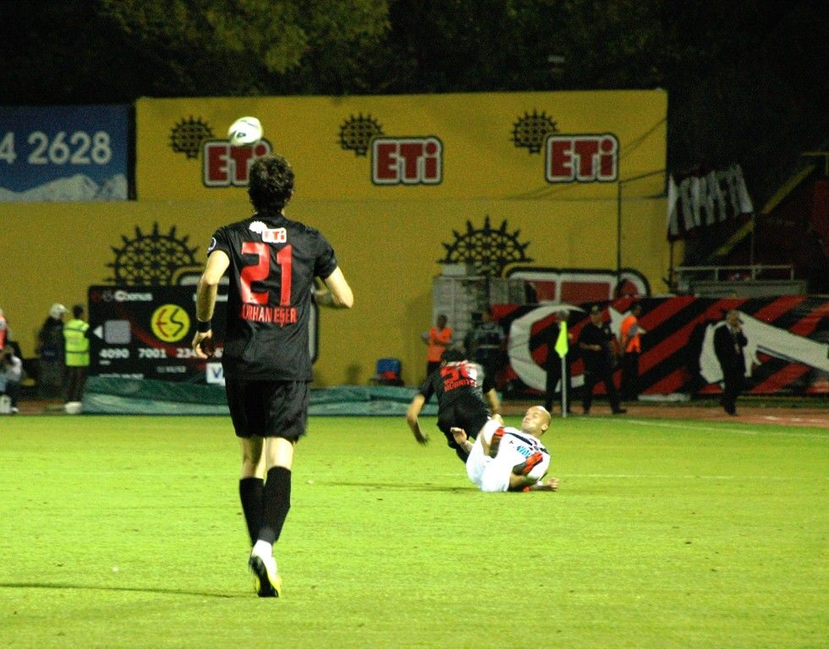 Eskişehirspor, Gençlerbirliği\'ni 4-2 Yendi