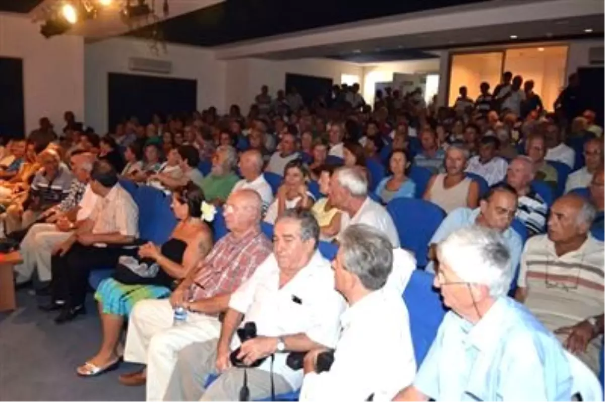 \'Zorlu Siyasal Dönemde Sosyal Demokrat Çözümler\' Paneli Datçada Yapıldı