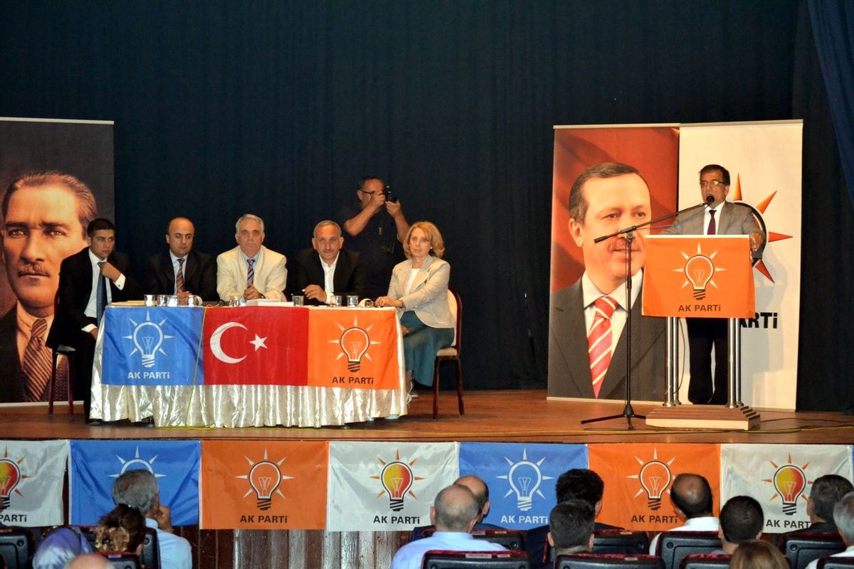 AK Parti\'de İlçe Danışma Meclisleri Sürüyor