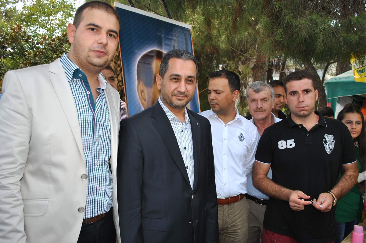 AK Parti Menderes\'i Memleketinde Unutmadı