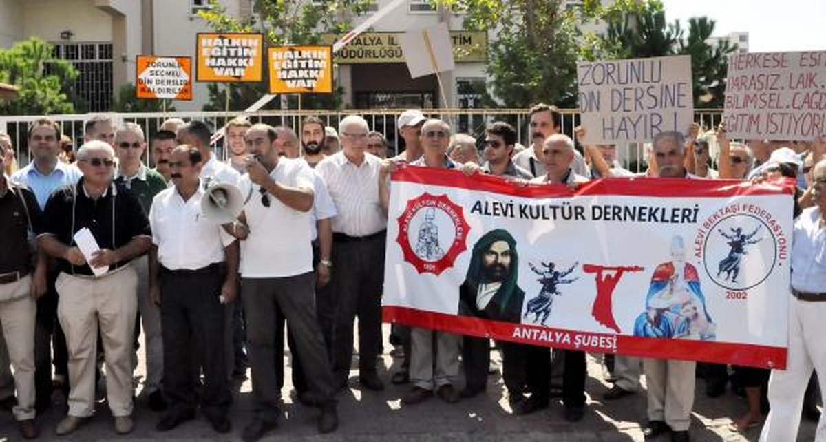 Alevilerden 4+4+4 Sistemine Karşı Eylem
