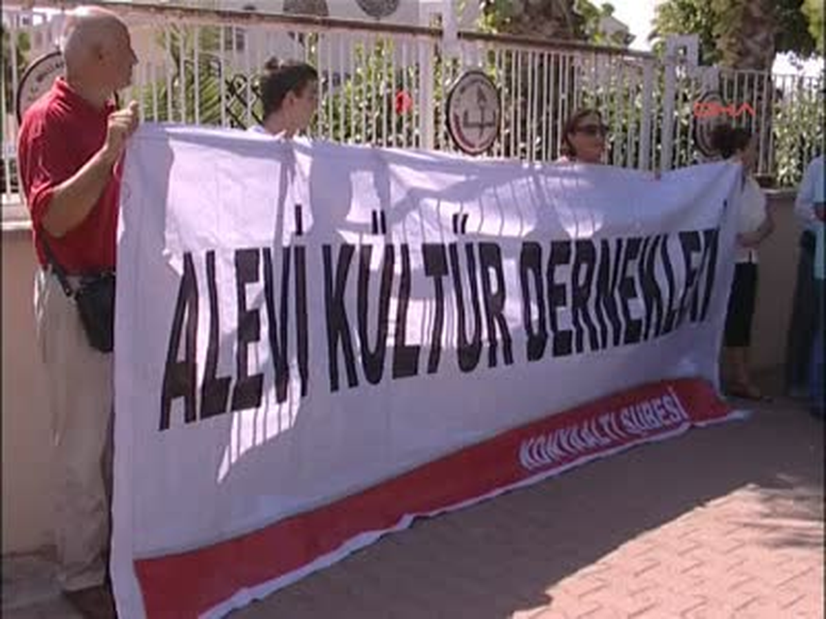 Alevilerden 4+4+4 Sistemine Karşı Eylem
