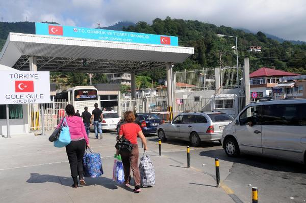 Artvin Sarp\'ta Geçişler 1 Lira Oldu