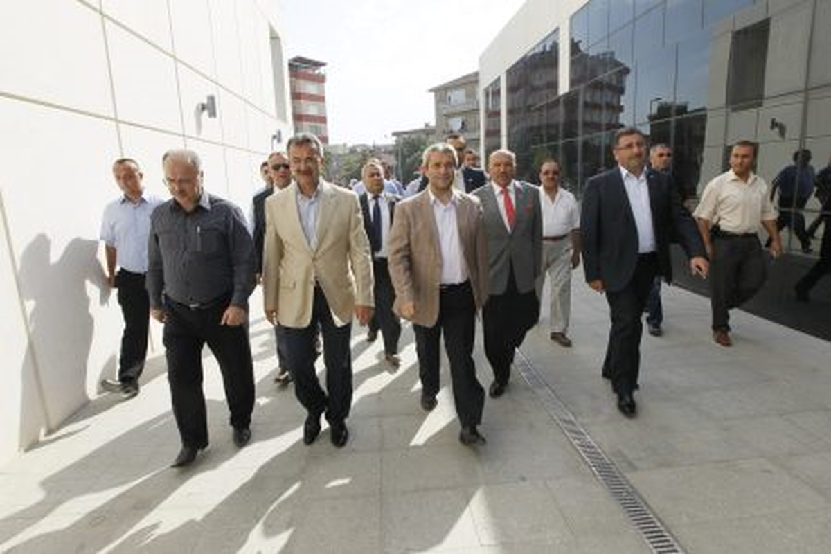 Bakan Ergün Kent Meydanı\'nda