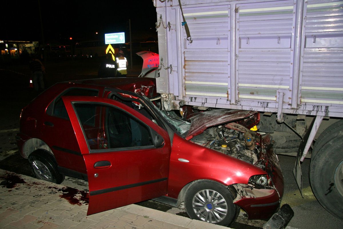 Düğün Dönüşü Kaza: 1 Ölü, 2 Yaralı