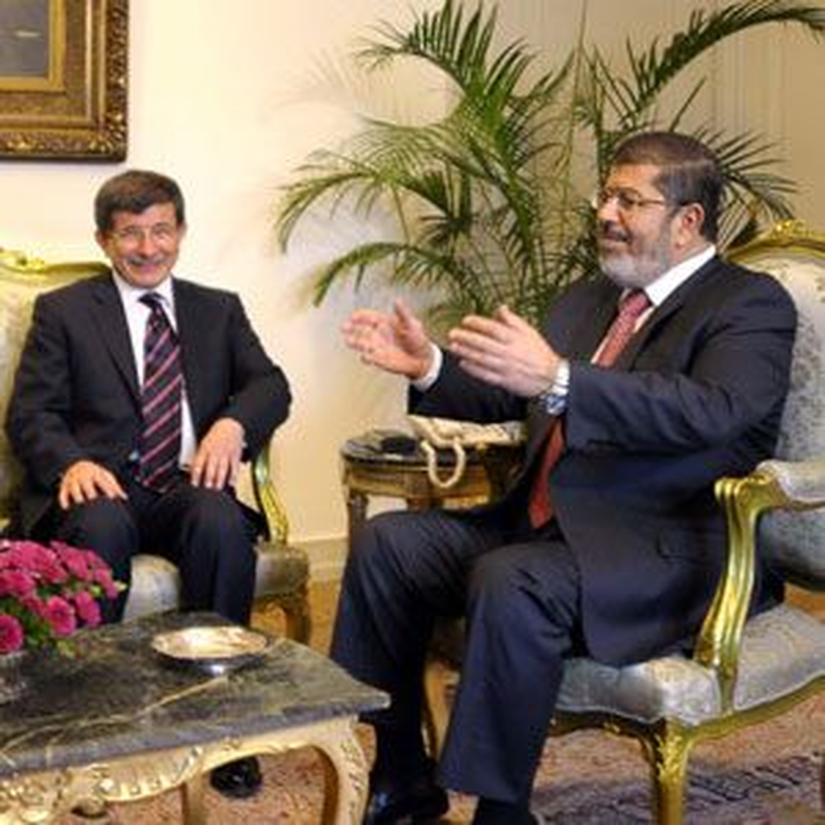 Davutoğlu Mısır Cumhurbaşkanı Mursi ile Görüştü