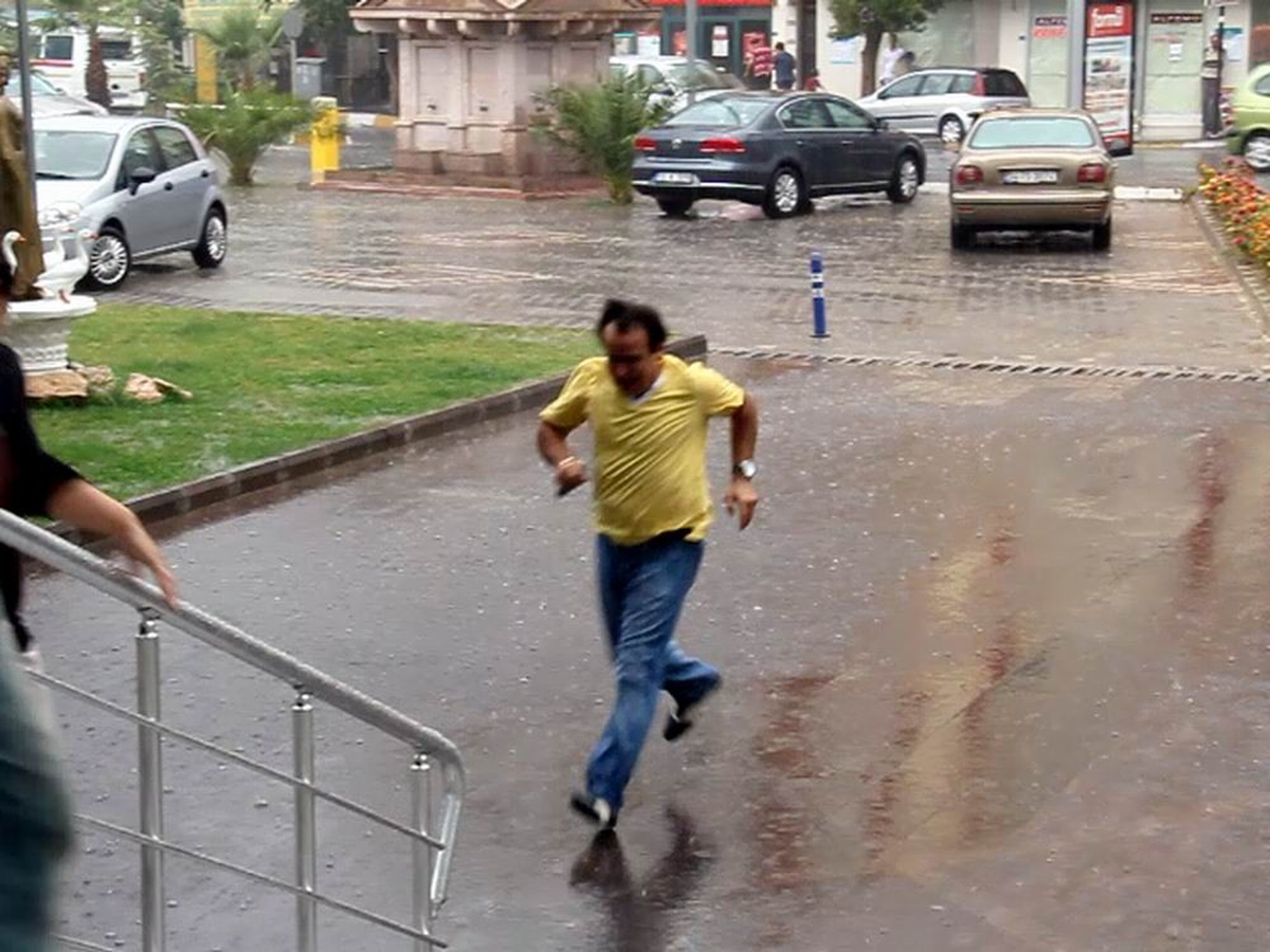 Edremit\'e Dolu Yağdı