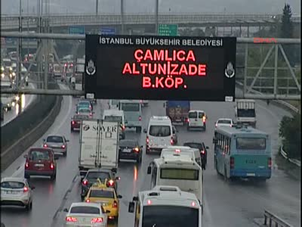 Trafikte Yoğunluk Yaşanıyor