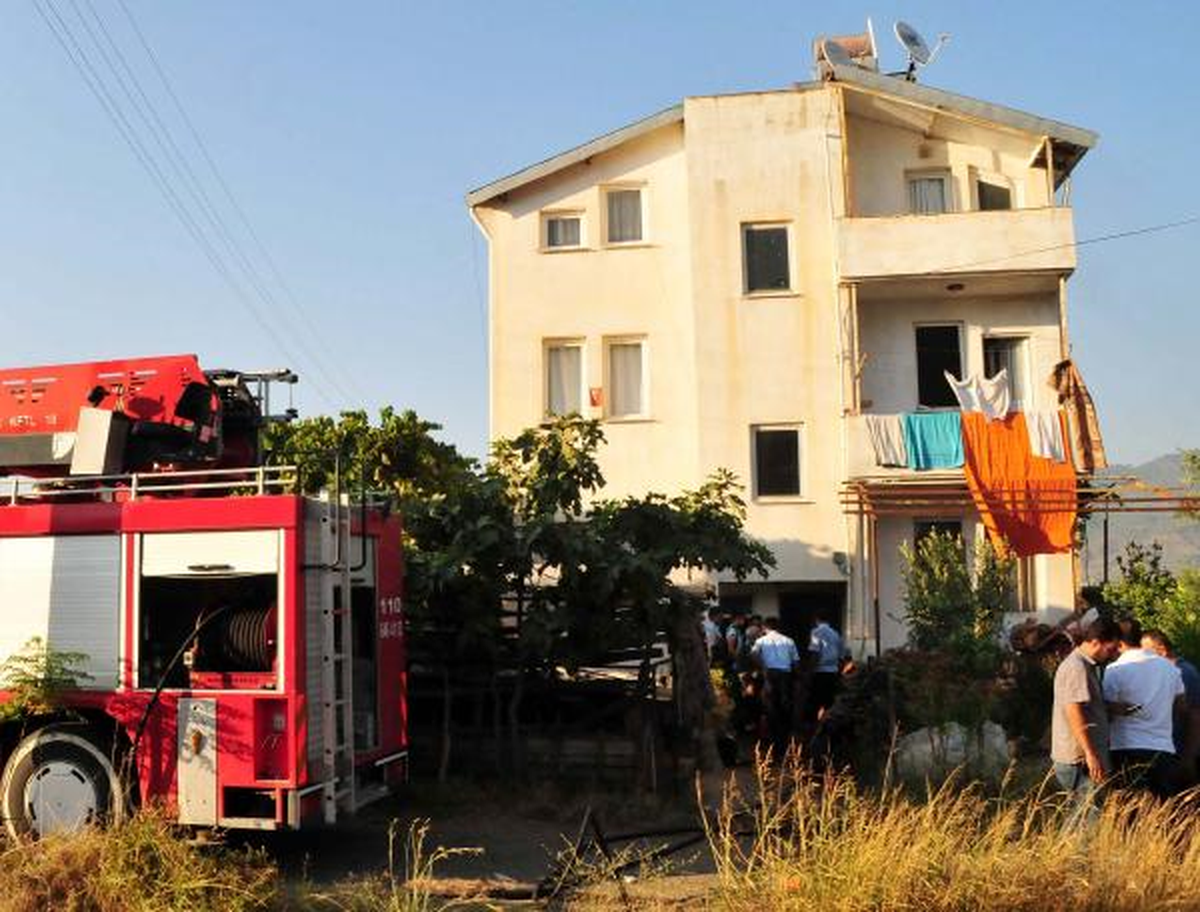 Eşi Terk Edince Evi Ateşe Verip Ölmek İstedi