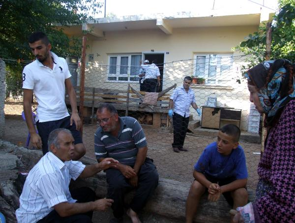Evi Terk Eden Eşinin Eşarbıyla İntihar Etti