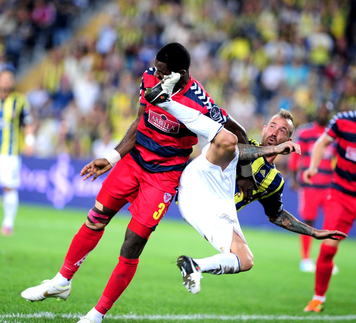 Fenerbahçe, Mersin İdmanyurdu\'nu Mağlup Etti