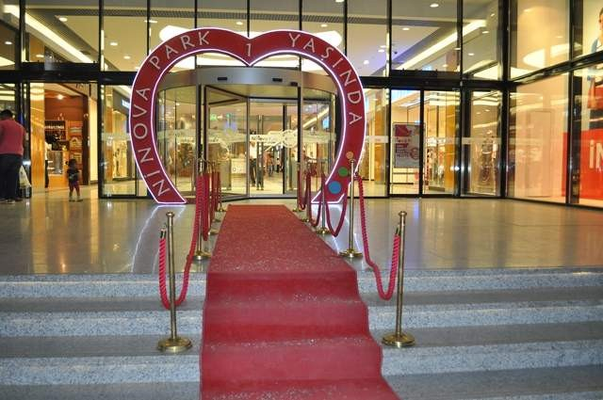 Güneydoğu\'nun En Büyük Avm\'si 1 Yaşında