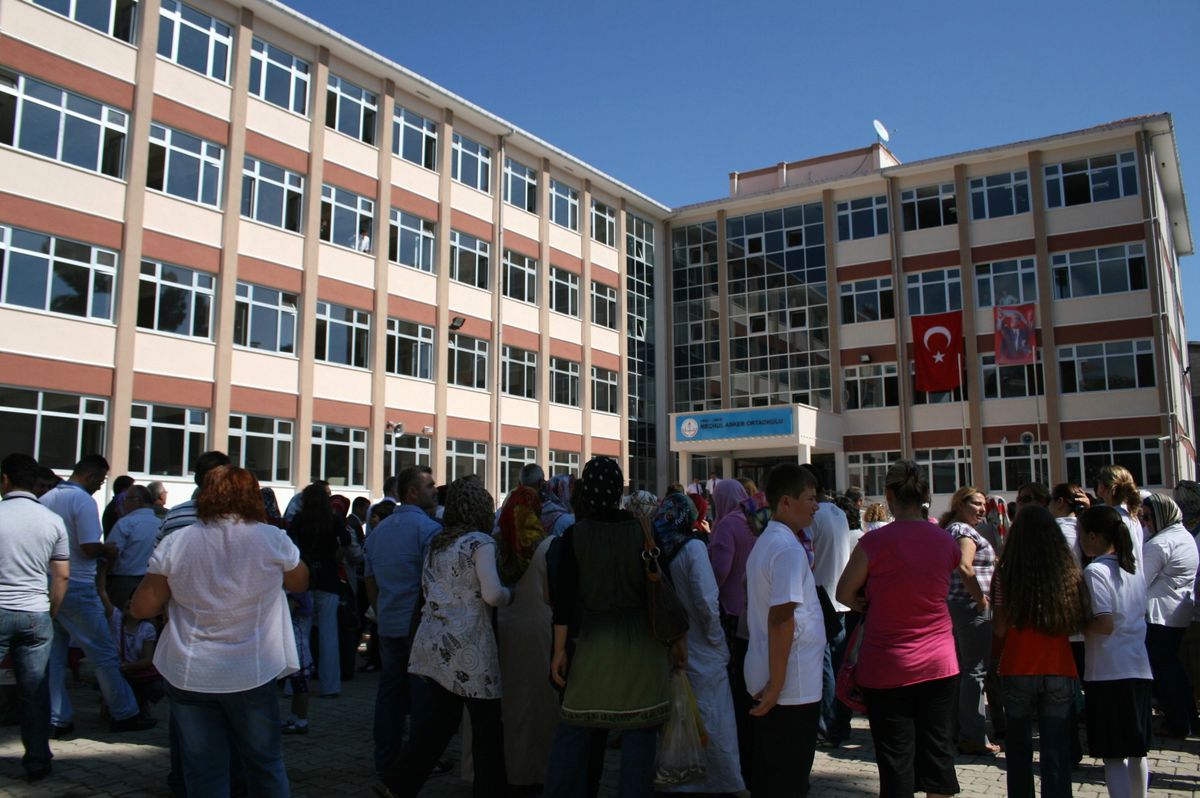 İlköğretim Haftası\'nda \'Meçhul Asker\' Açıldı