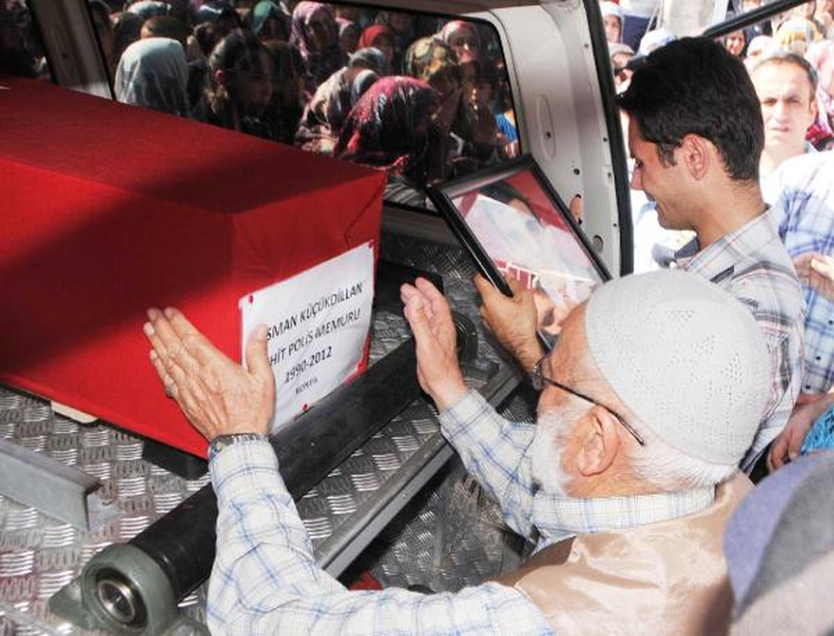 Konyalı Şehit, Sağlık Yüksekokulunu Kazanmasına Rağmen Polisliği Tercih Etmiş (2)