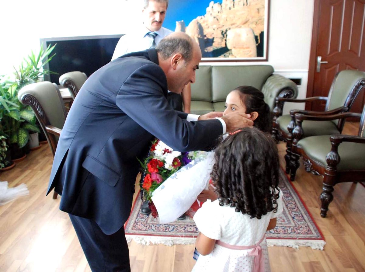 Minik Öğrencilerden Vali Demirtaş\'a Ziyaret