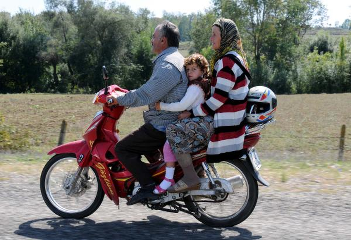 Motosiklette Kask Var, Sürücüde Yok