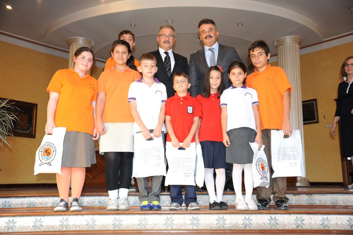 Öğrenciler Büyükşehir Belediyesi\'nde