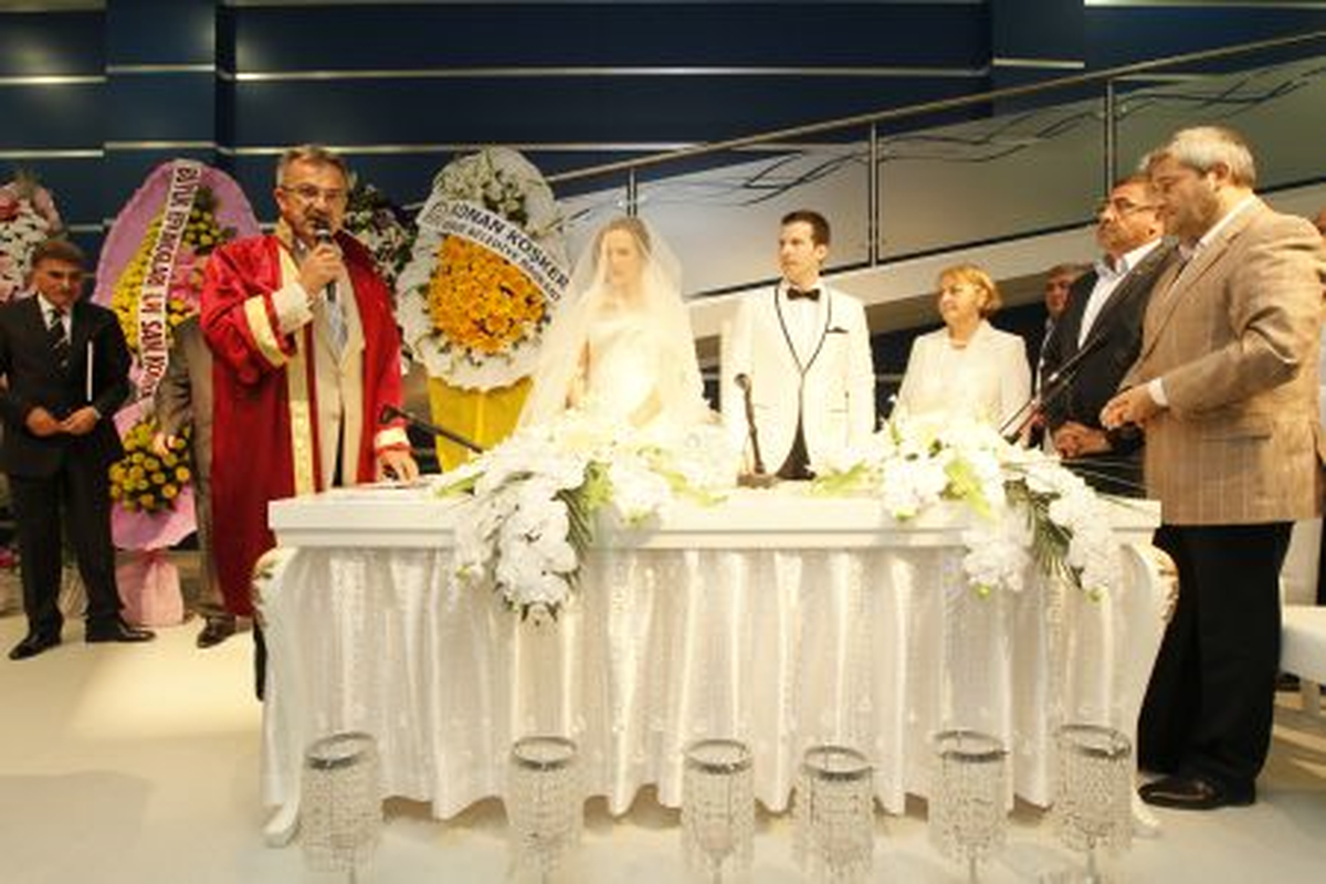 Özlem ile Ender\'den Bir Ömürlük İmza