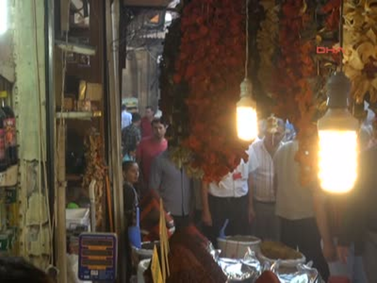 Şanlıurfa\'da Emine Erdoğan Balıklıgöl\'ü Dolaştı