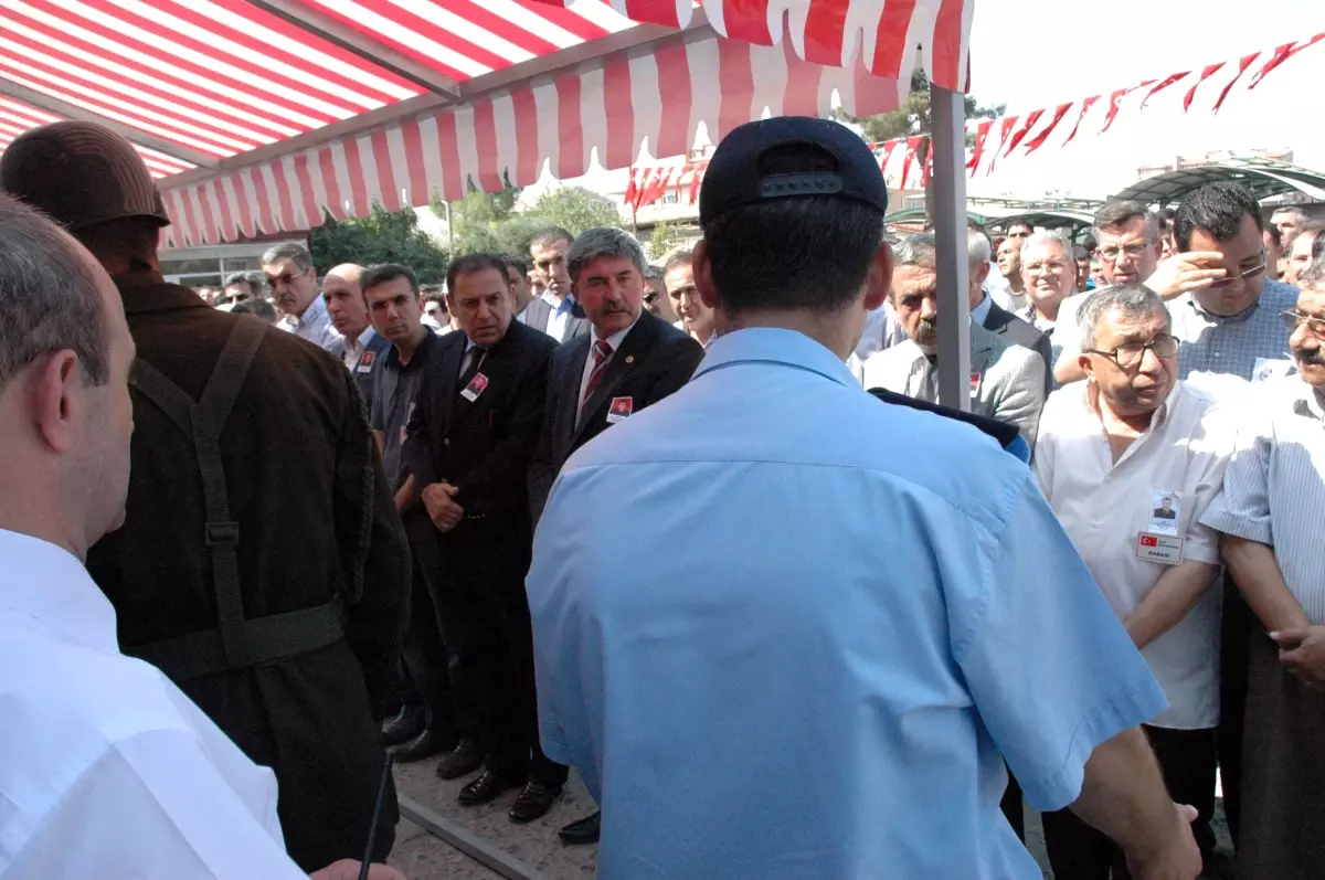 Şehit Cenazesinde Protokol Krizi