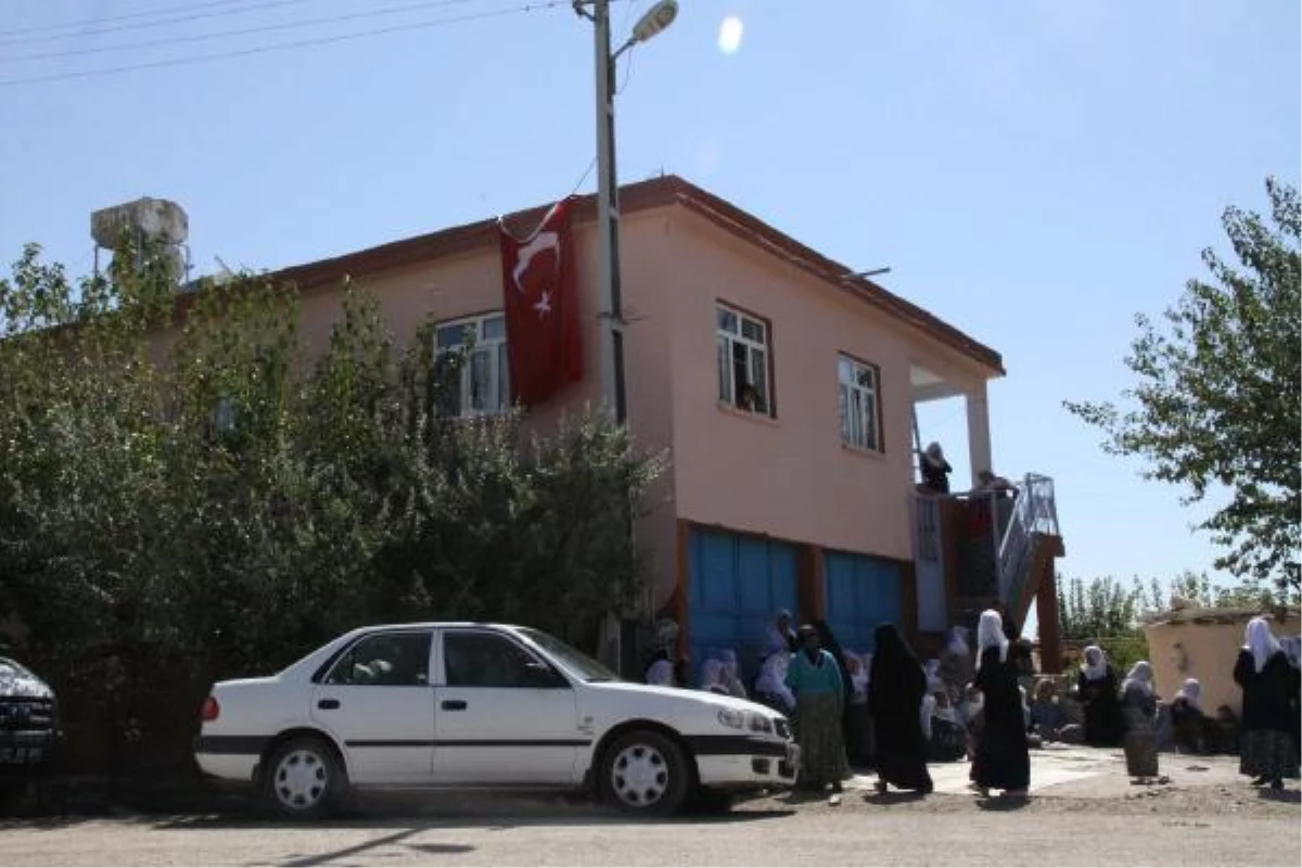 Şehit Polis Gözyaşlarıyla Uğurlandı