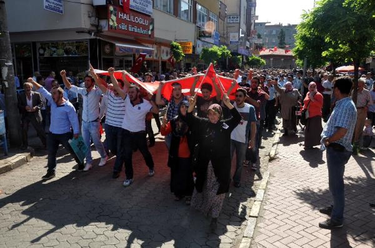 Şehit Polis Ümit Yıldırım\'ın Cenazesi Trabzon\'da