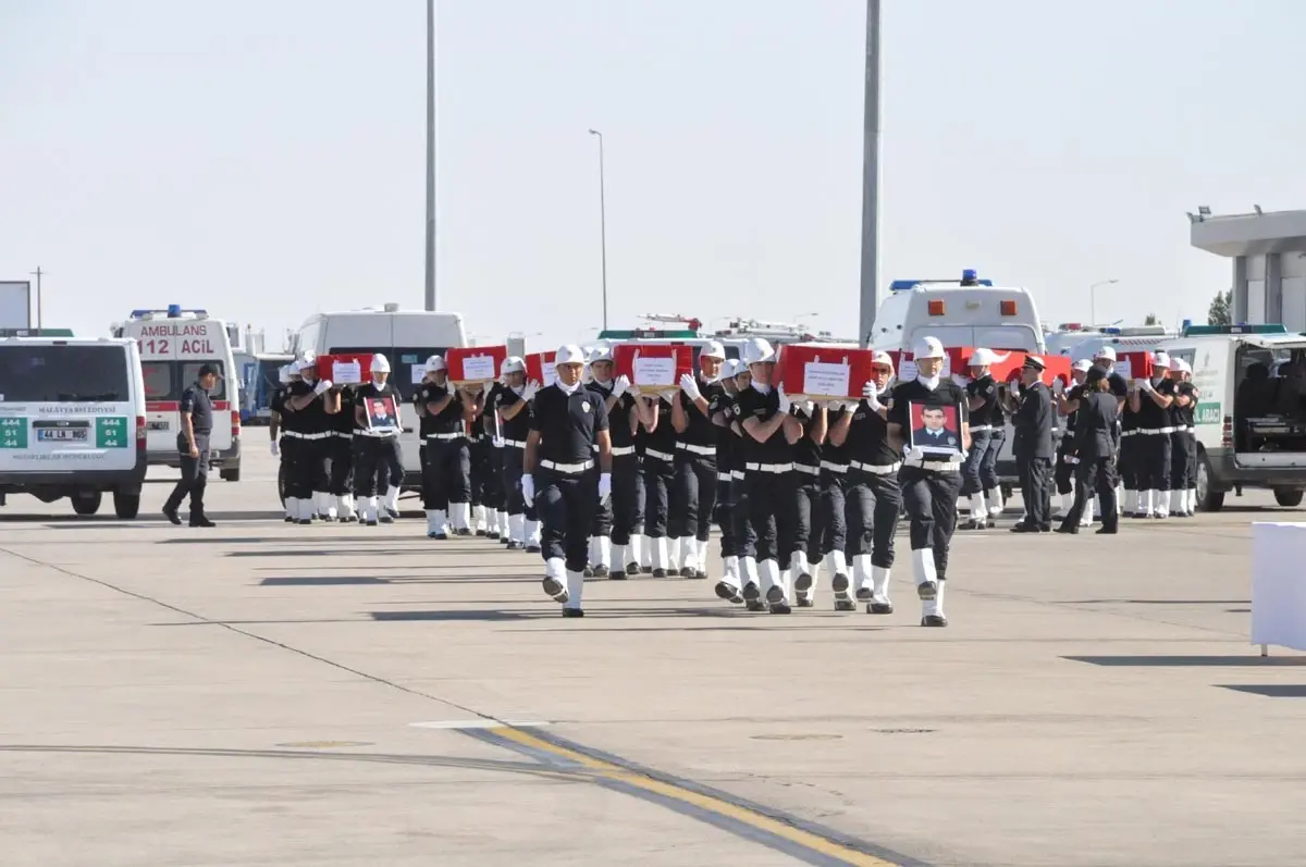 Şehitler Memleketlerine Uğurlandı