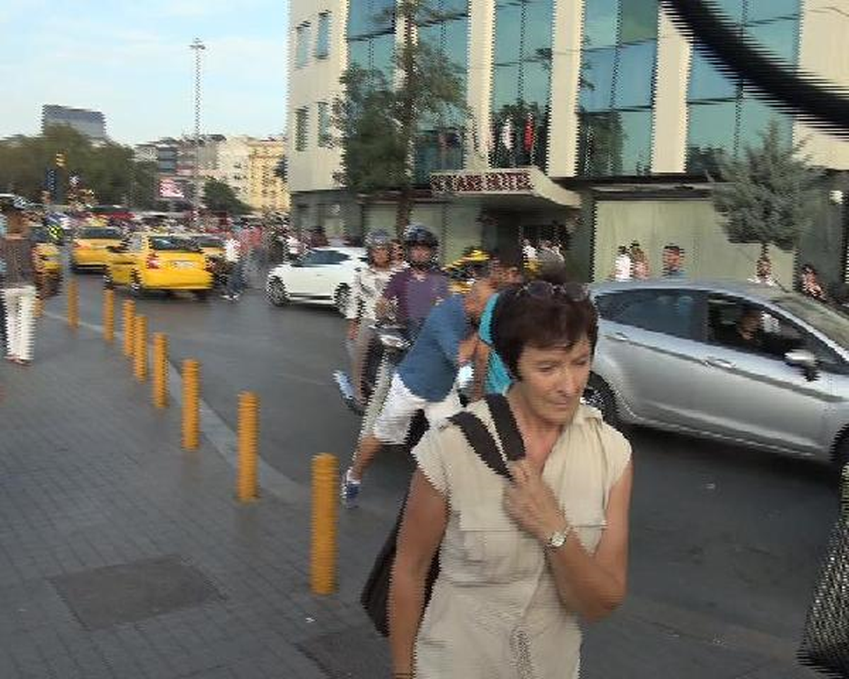 Taksiciler Kavga Etti Turistler Kaçtı