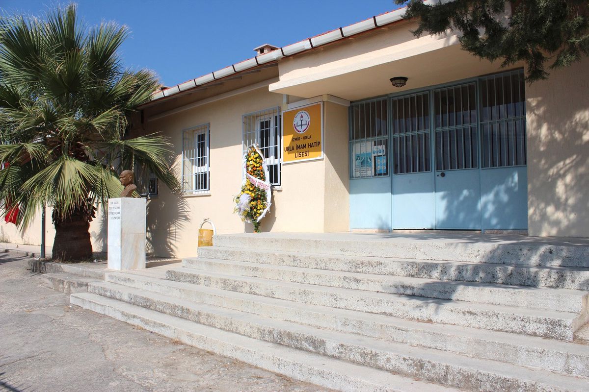 Urla İmam Hatip Lisesi Açıldı