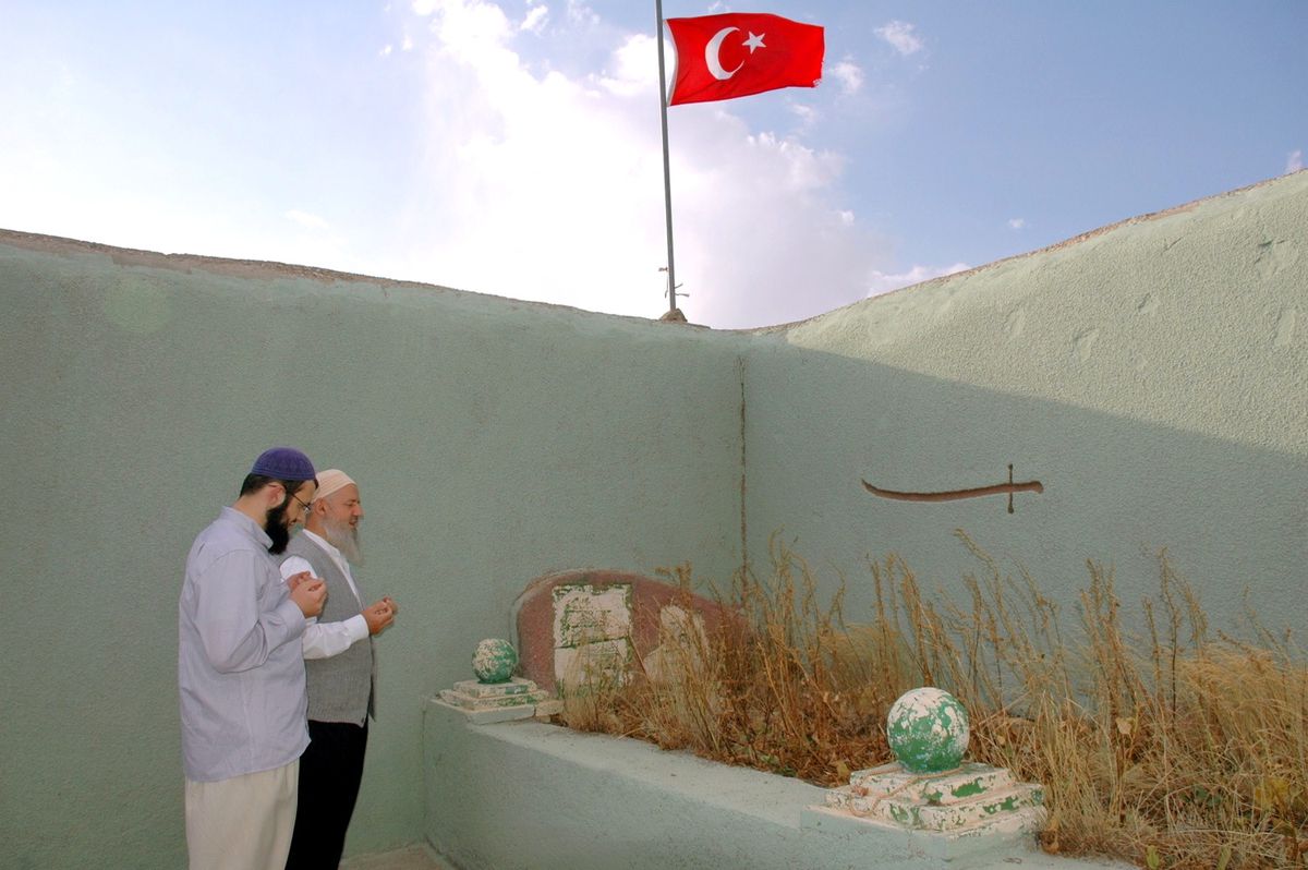 Yakup Abdal Köy İçi ve Türbe Yolu Genişletildi