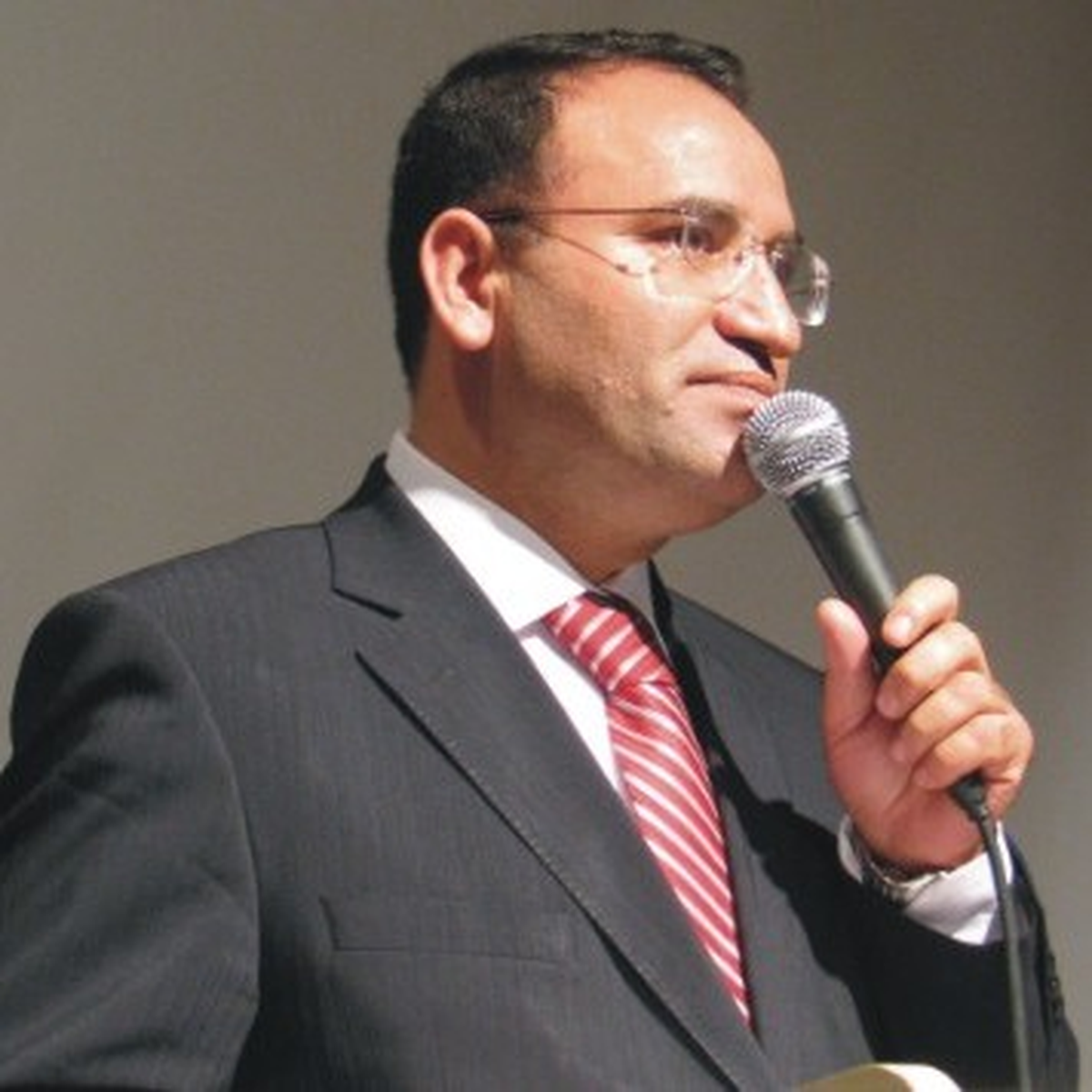 Başbakan Yardımcısı Bekir Bozdağ, CHP Genel Başkanı Kemal Kılıçdaroğlu\'nun Eski Başbakanlardan...