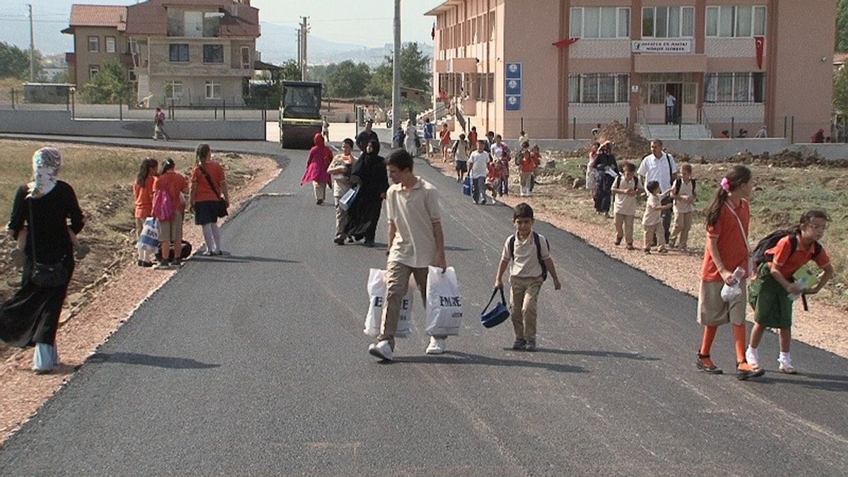Başiskele İlköğretim Okulunun Bulunduğu Çevre Yolu Asfaltlandı