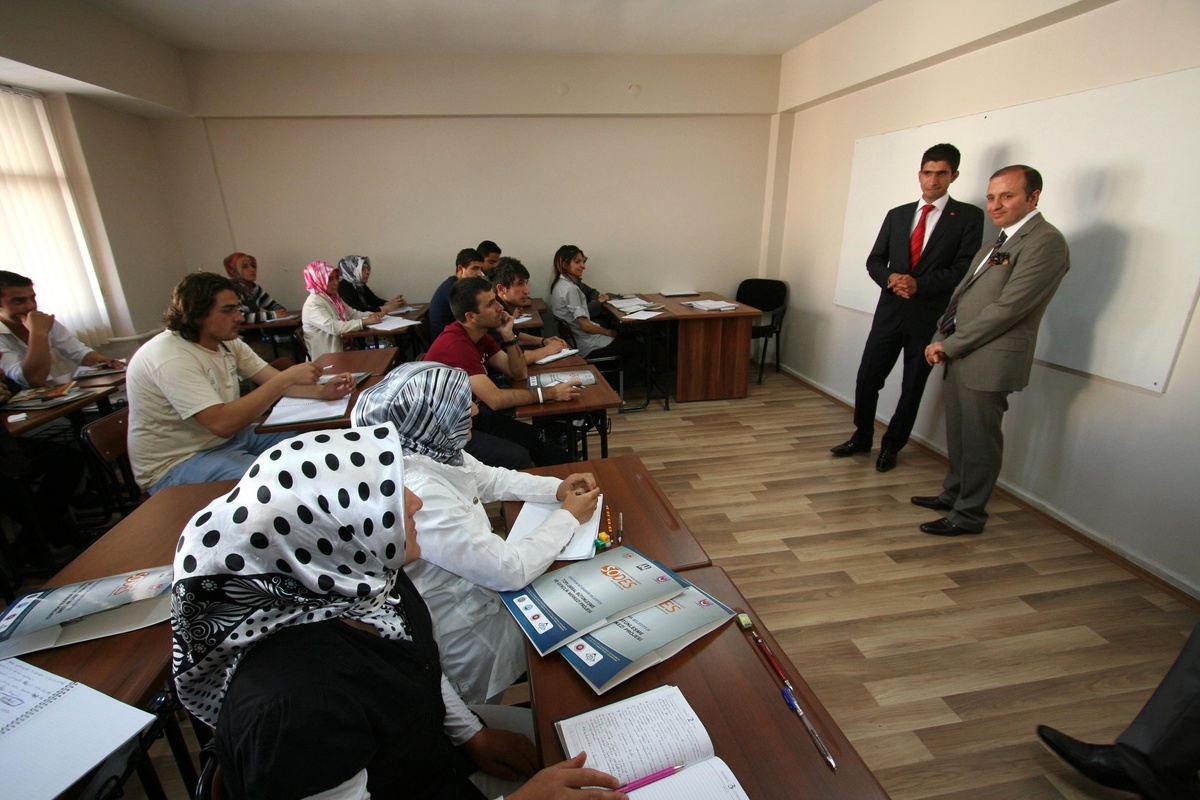 Büyükşehir Belediyesi Gençlik Merkezi\'nde Yeni Dönem Kurs Kayıtları Başladı…