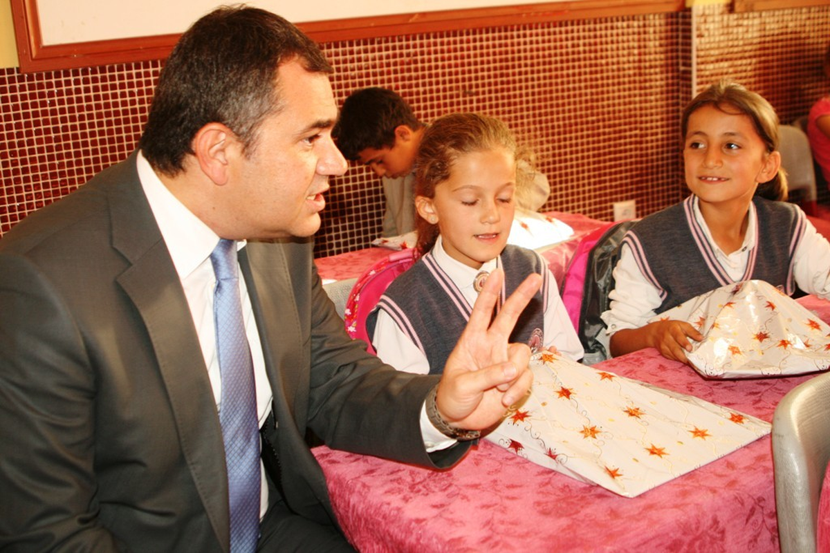 Eczacı Birliği\'nden Öğrencilere Kırtasiye Yardımı