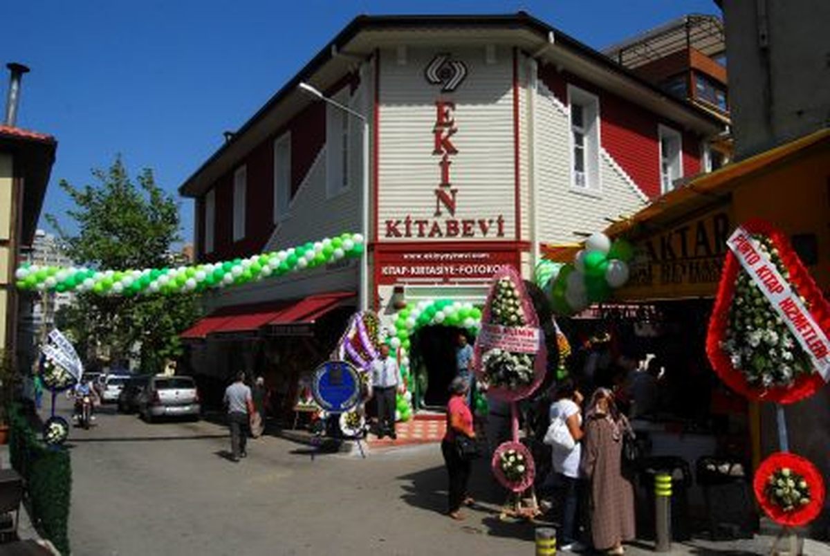 Ekin Kitapevi Yeni Yerinde