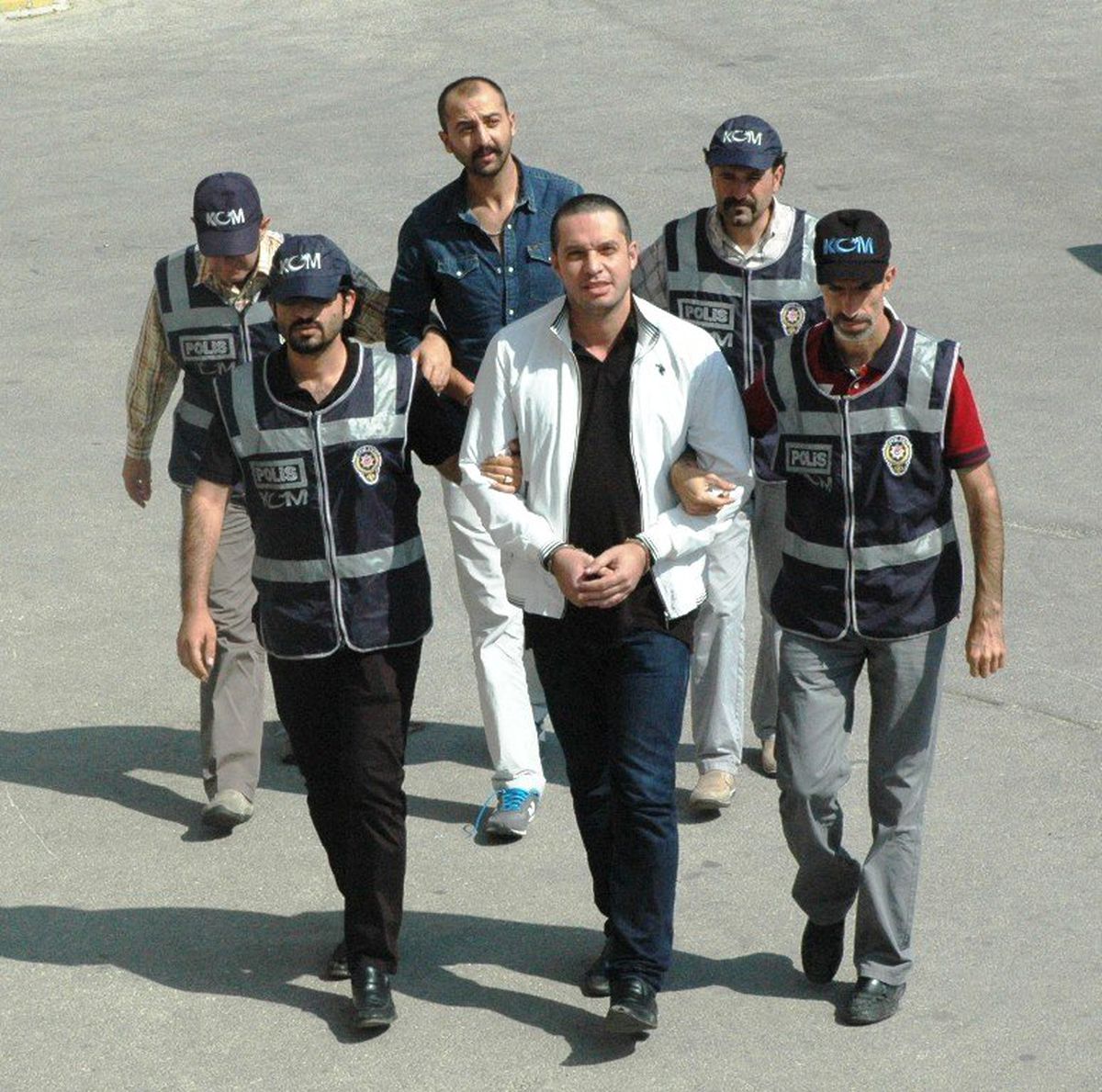 Firari Suç Örgütü Yöneticisi 2 Şüpheli Yakalandı