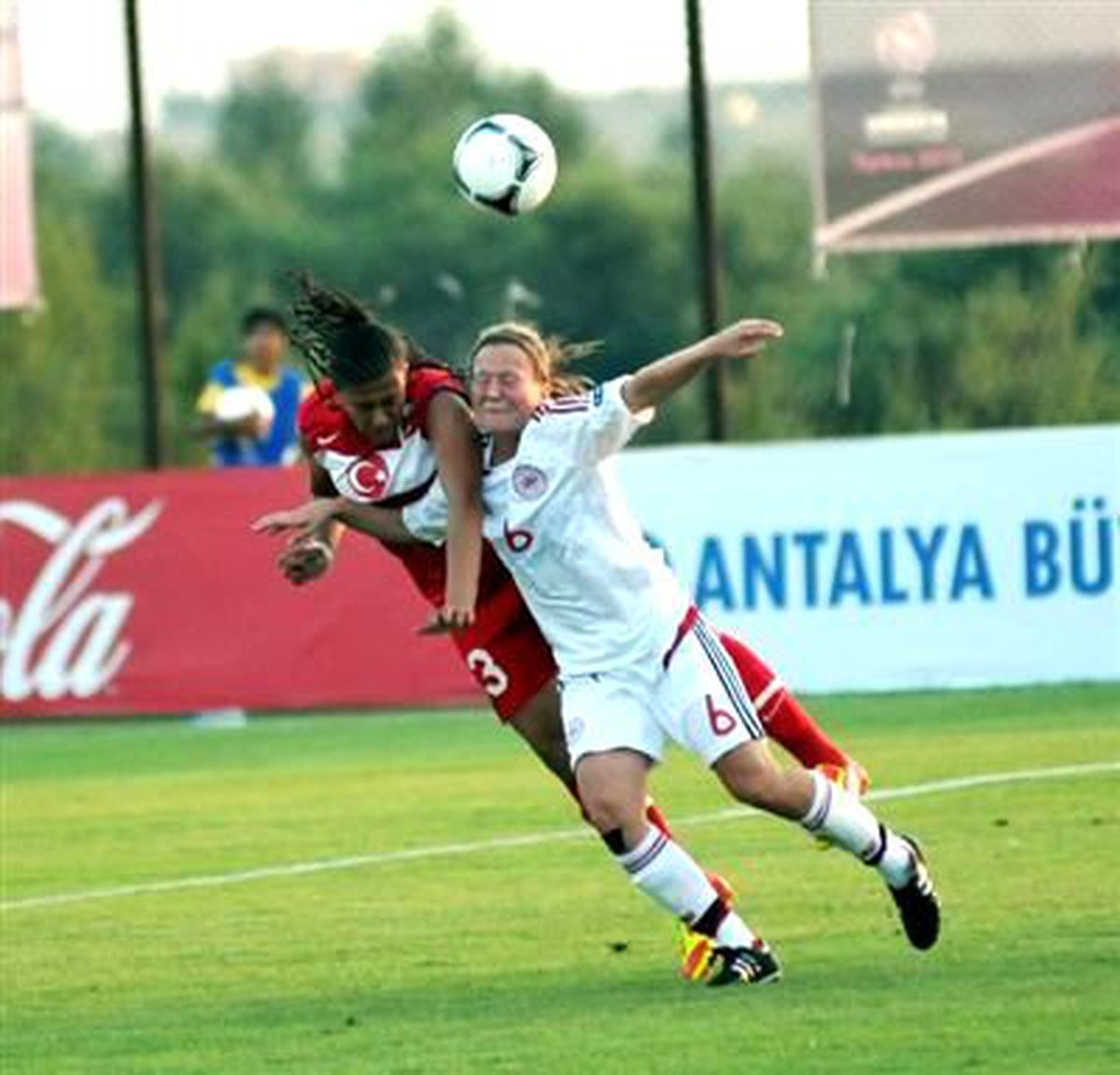 Futbol: 2013 Kadınlar Avrupa Şampiyonası Elemeleri