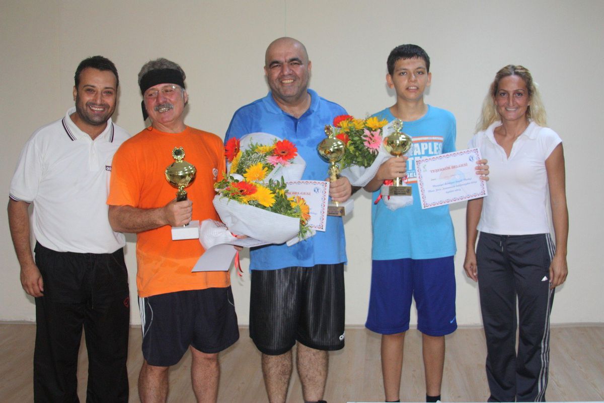 Gençlik Merkezi\'nde Tenis Turnuvası