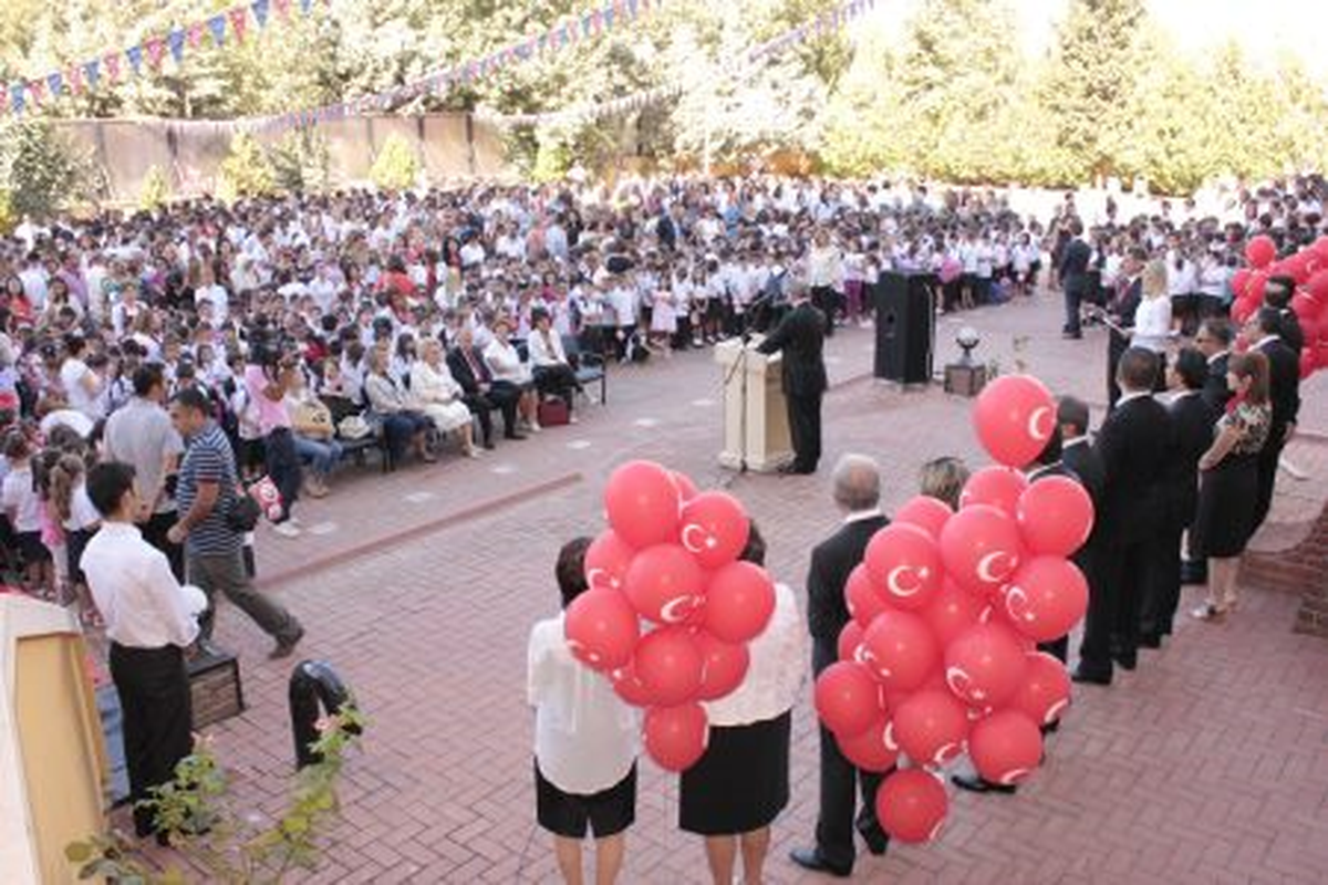 GKV\'de Ders Zilleri Coşkuyla Çaldı