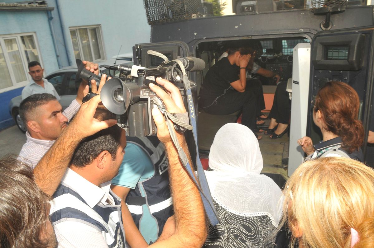 Şalvardan Kaleşnikof Çıktı