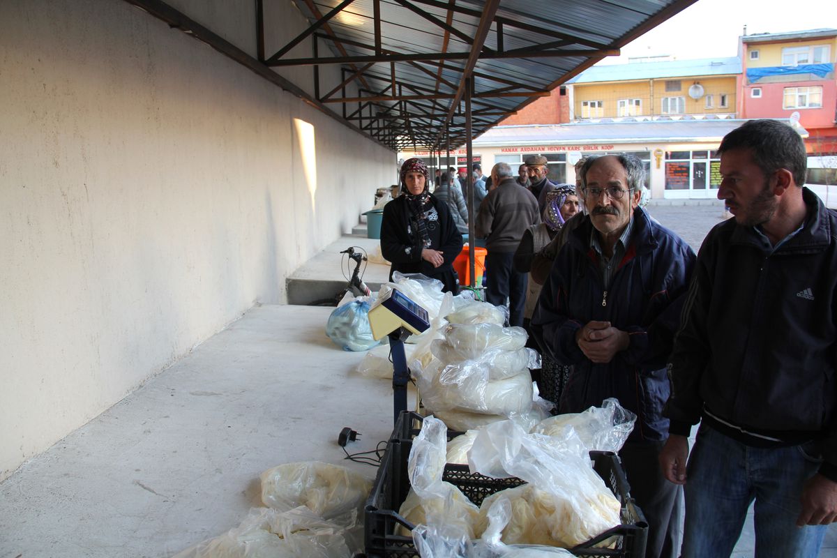 Köylü Pazarına Yoğun İlgi
