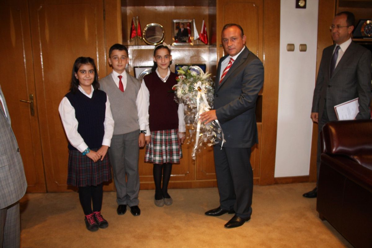 Öğrencilerden Vali Kızılcık'a Teşekkür