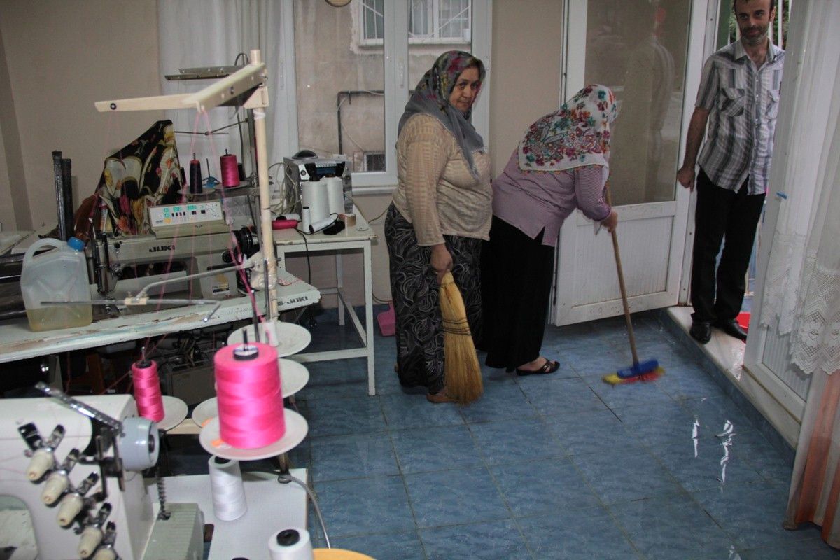 Sağanak Yağış, Su Baskınlarına Neden Oldu