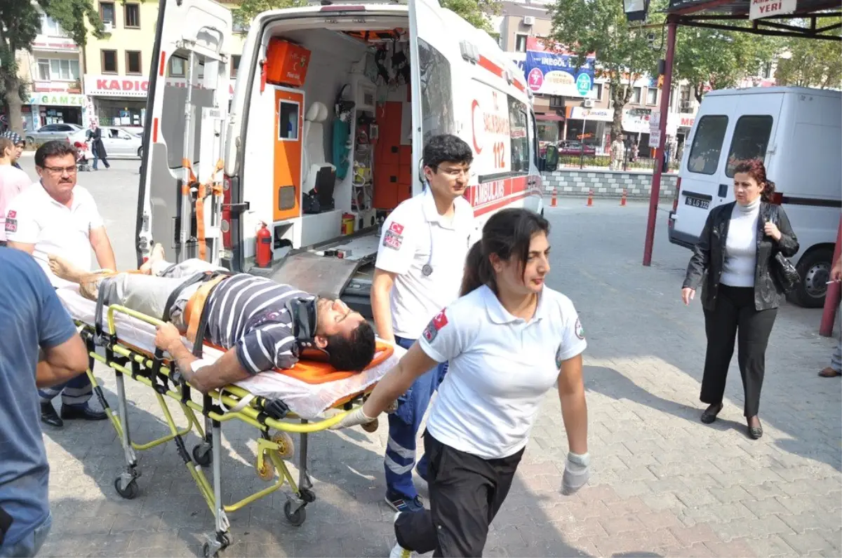 Şarampole Yuvarlanan Traktör Sürücüsü Yaralandı