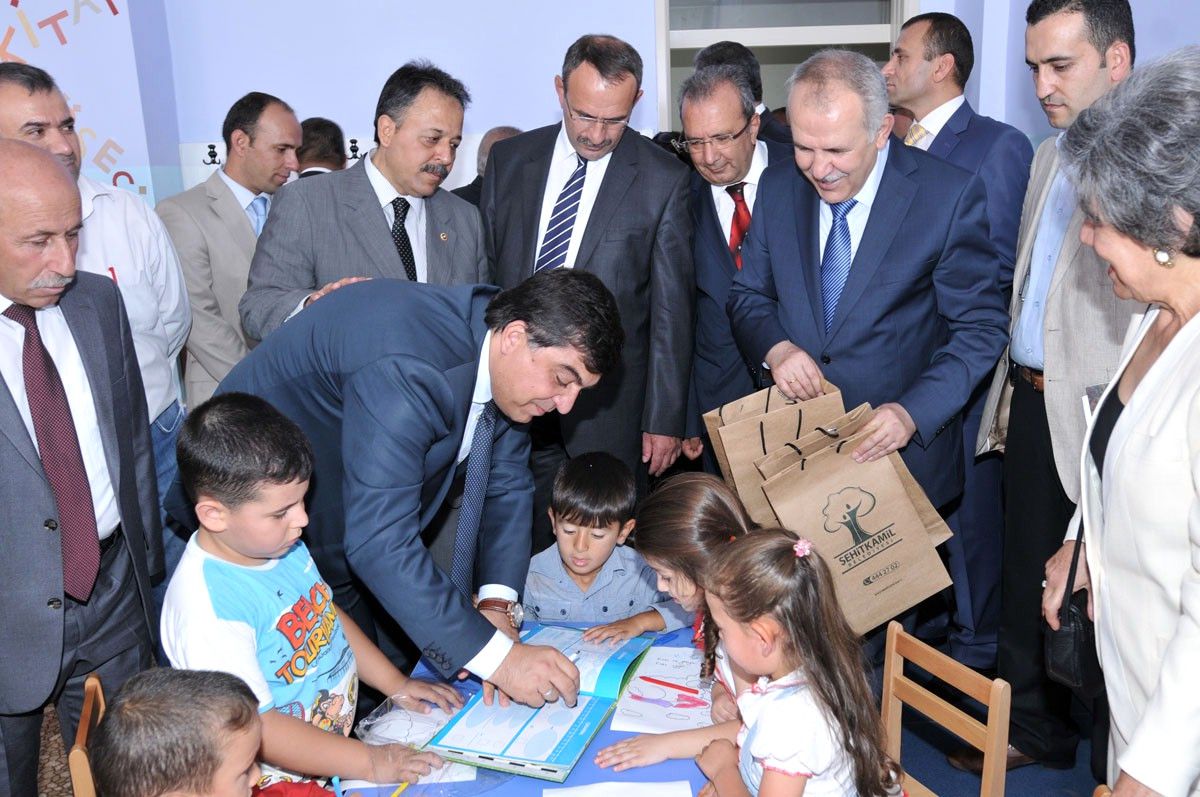 Şehitkamil\'den 15 Bin Öğrenciye Kırtasiye Malzemesi